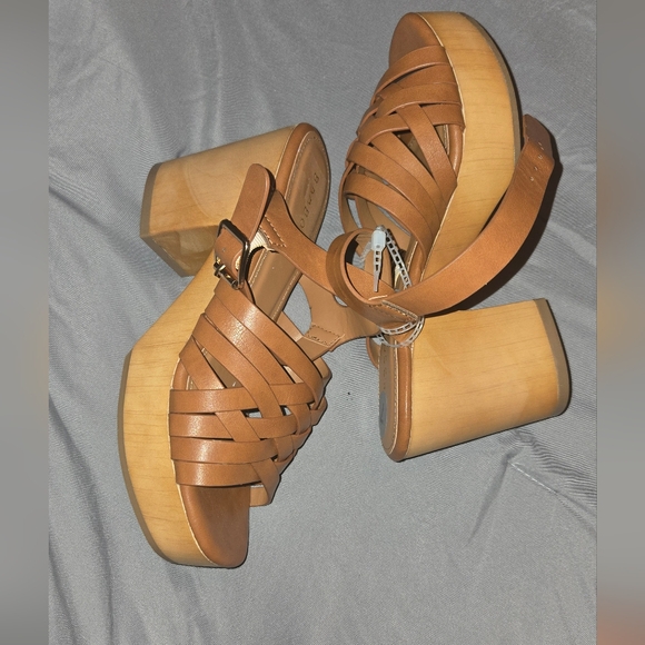 BAMBOO Tan Woven Strap Sandals - Picture 2 of 5